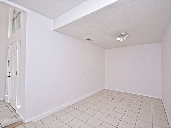 4th image of 6414 Yaupon Dr