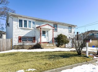 227 W Lido Promenade, Lindenhurst, NY 11757