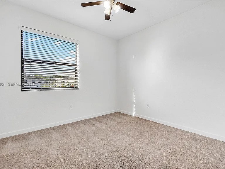 1541 SW 28th St #1541 — Photo 17
