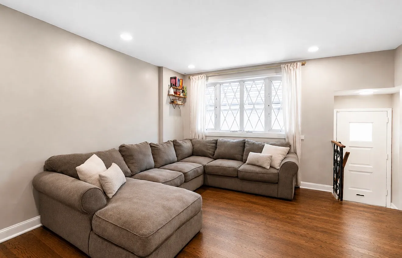 3 bed, 1.5 bath, 1152 sqft, $2,850 — Photo 2