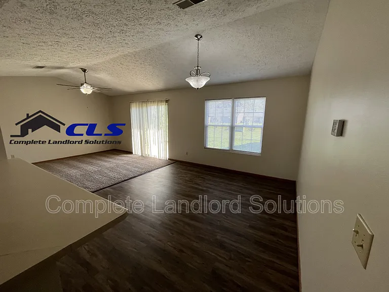 563 Farrington St — Photo 3