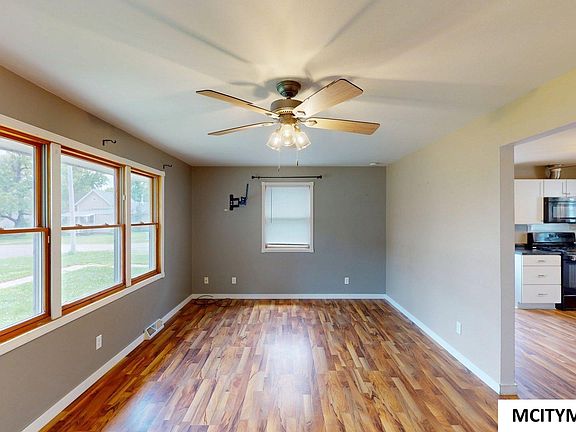 5th image of 904 College St