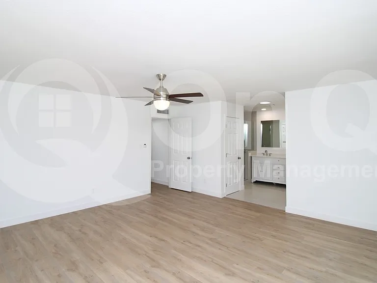 10312 E Cactus Rd — Photo 11