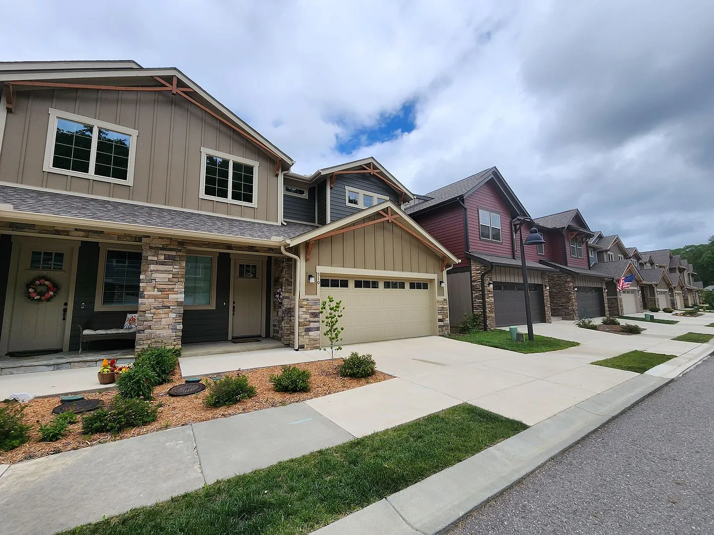 Black Mountain-Sweet Birch Commons — Photo 1