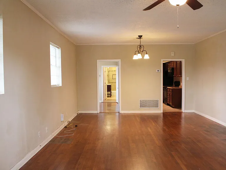 3901 N New Braunfels Ave — Photo 9