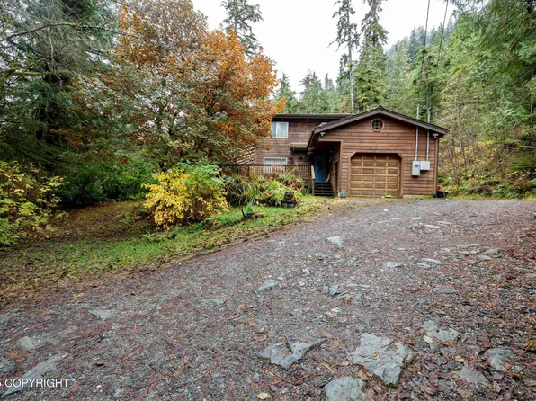 39 Lake Rd, Ketchikan, AK 99901