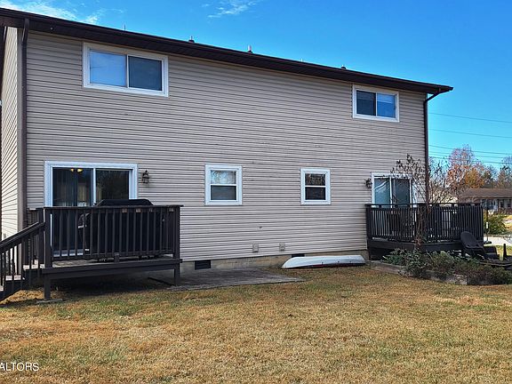 3rd image of 2332-34 Pinewood Dr