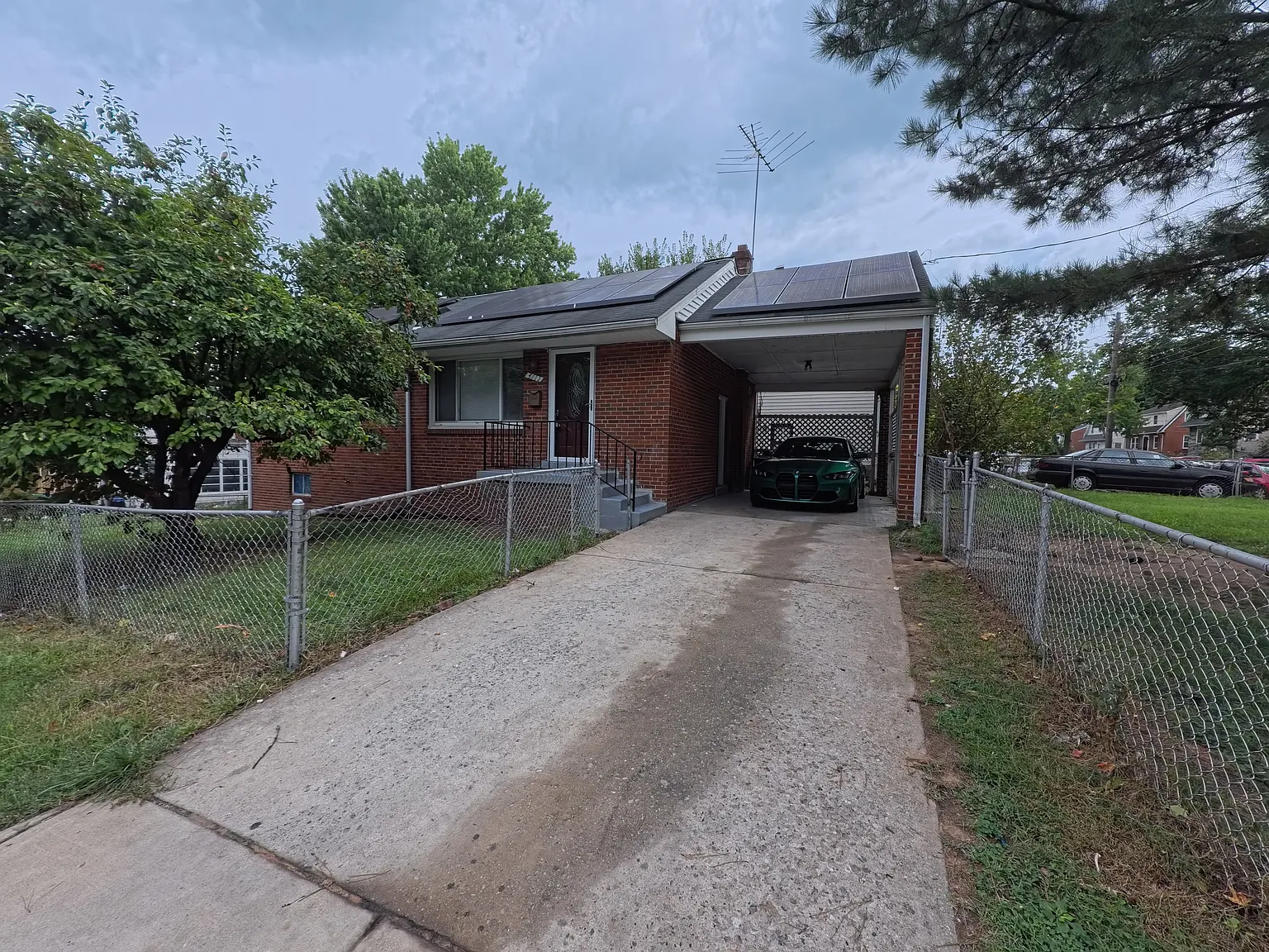 5 bed, 1976 sqft, $3,300 — Photo 3