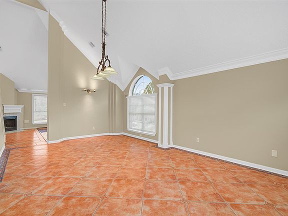 4th image of 1427 Basswood Springs Ct