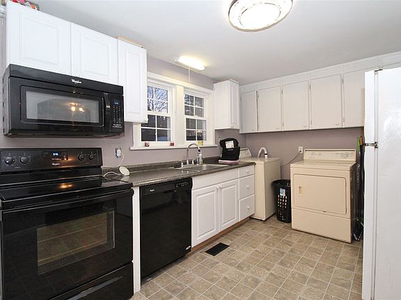 3rd image of 113 W North C St