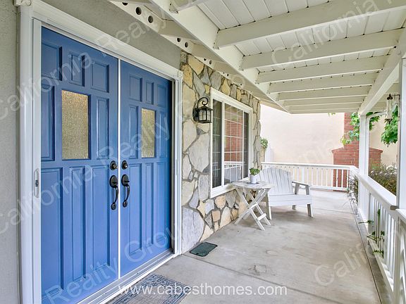 5th image of 5042 Doanoke Ave