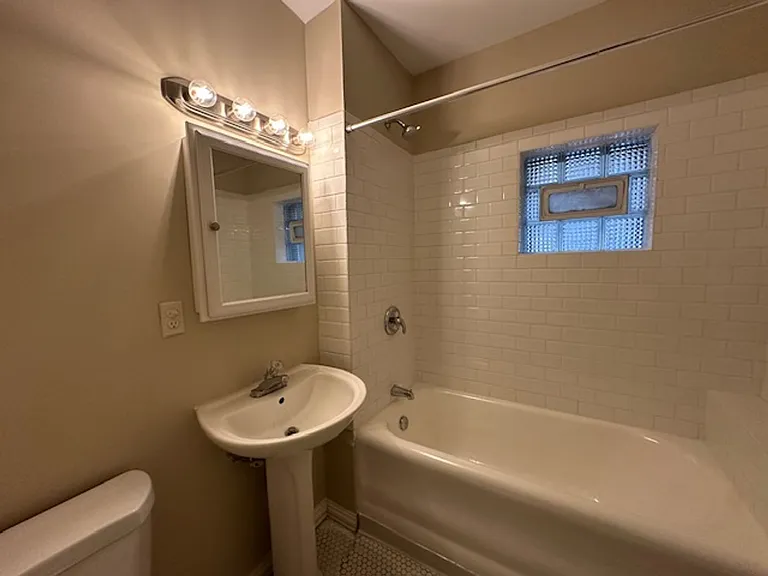 Bright, Spacious 3BR in Prime Upper East Side — Photo 31