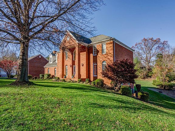 3rd image of 171 Forest Dr