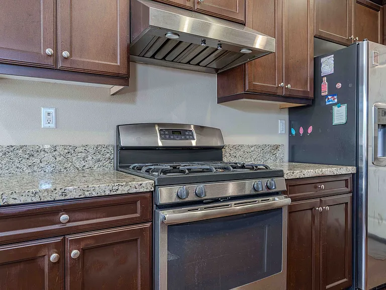 10208 Jasmine Ct — Photo 8
