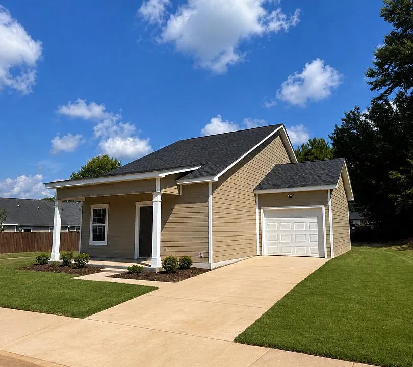236 Lenox Cir