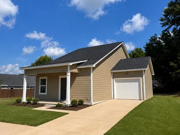 236 Lenox Cir, Lagrange, GA 30241