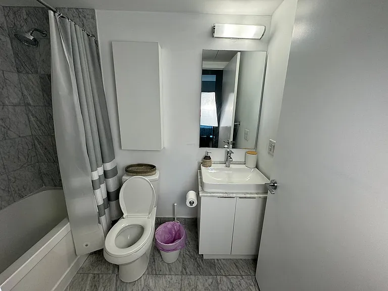 14 York St #402A — Photo 5