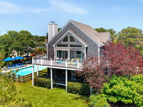9 Thaxter Ln, Edgartown, MA 02539