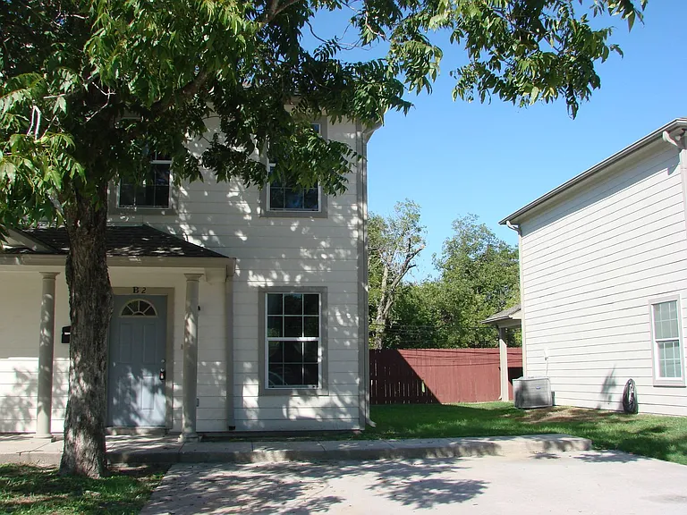 815 Cravens St #B — Photo 48