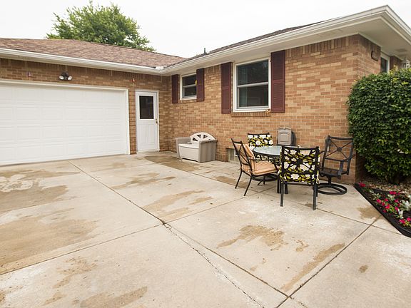 3rd image of 350 Elmsford Dr