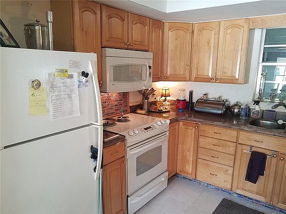 3rd image of 2340 NW Pine Lake Dr