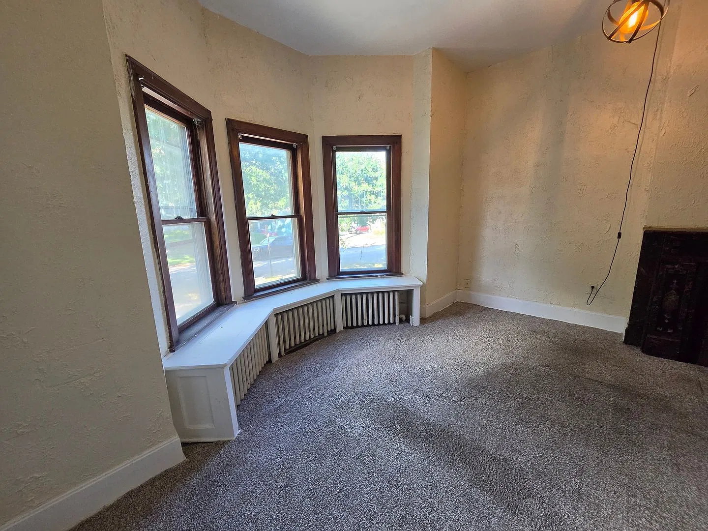 First floor 1 bedroom unit west side — Photo 4