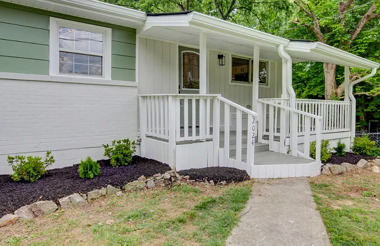 2024 Lintwood Dr — Photo 3