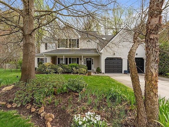 2nd image of 817 Indian Cedar Dr