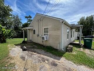 4th image of 56 Wisteria St