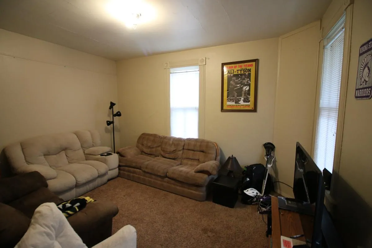 217 E King Street — Photo 2