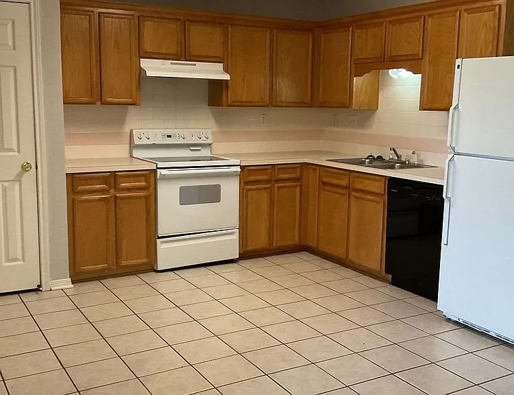 3906 Hitchrock Dr #B — Photo 3