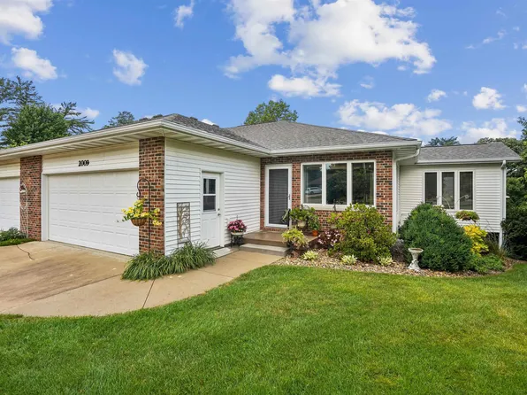 2009 Terrace Dr, Cedar Falls, IA 50613