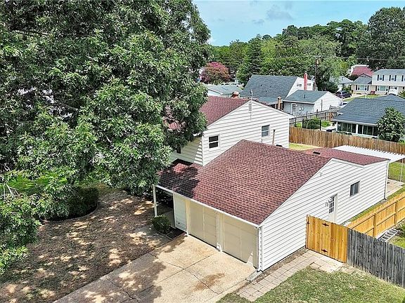 4th image of 452 E Plantation Rd