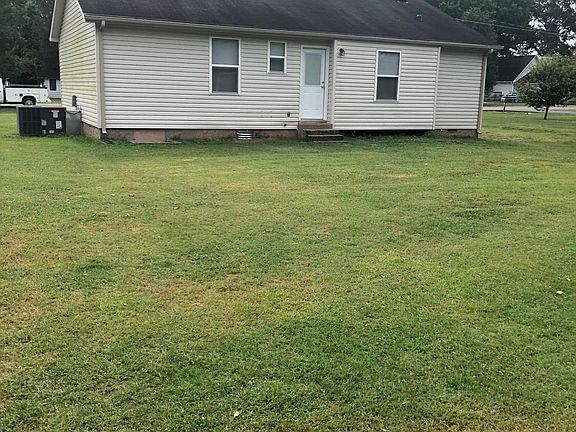 3rd image of 820 Valley Dr