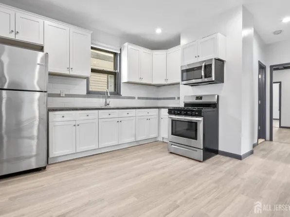 211 N 13th St, Newark, NJ 07107