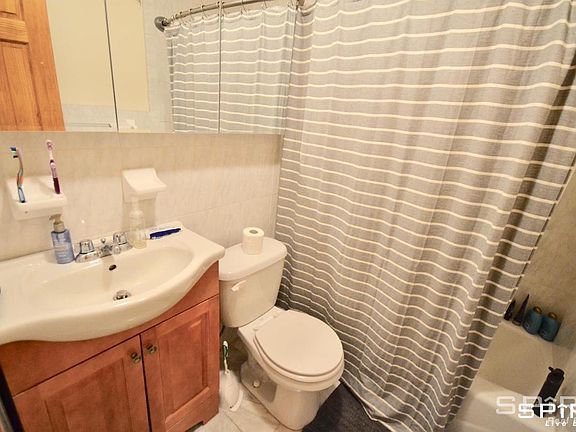 5th image of 338 W 47th St APT 4A
