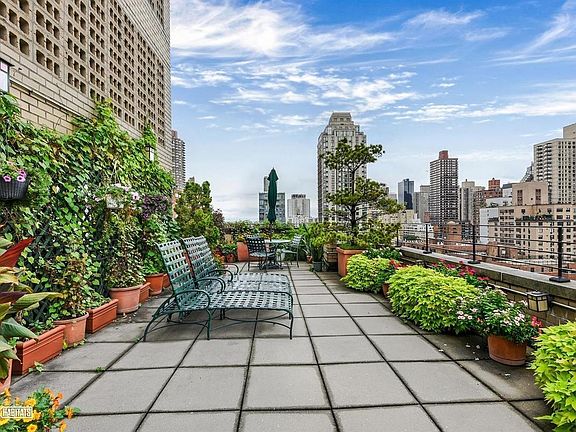 4th image of 205 E 77th St APT 5J