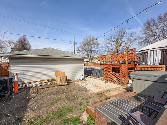 5th image of 330 N Addison St