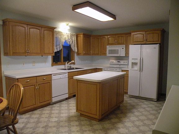 4th image of 629 49th Ave S