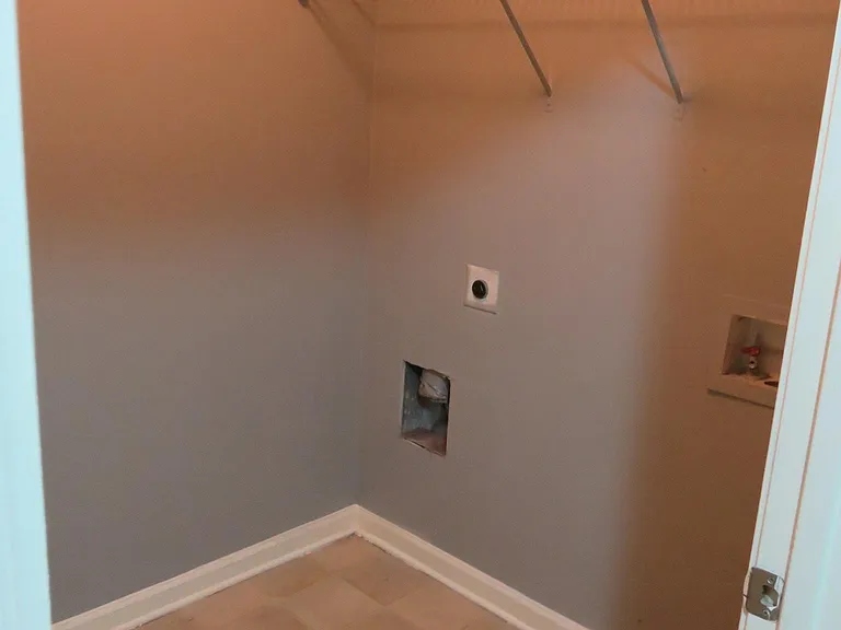 2492 Emma Way — Photo 15