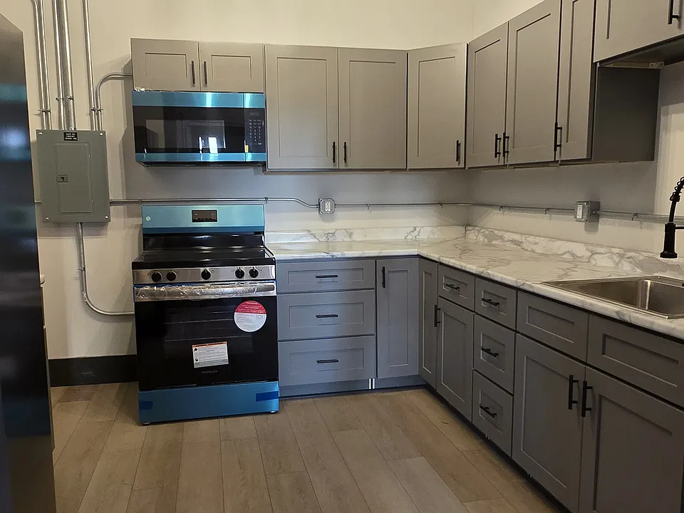 221 N Main St #200