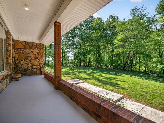 8th image of 214 Boyd Creek Rd