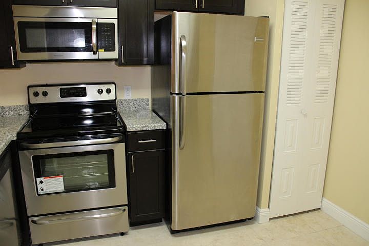 1st image of 1160 The Pointe Dr