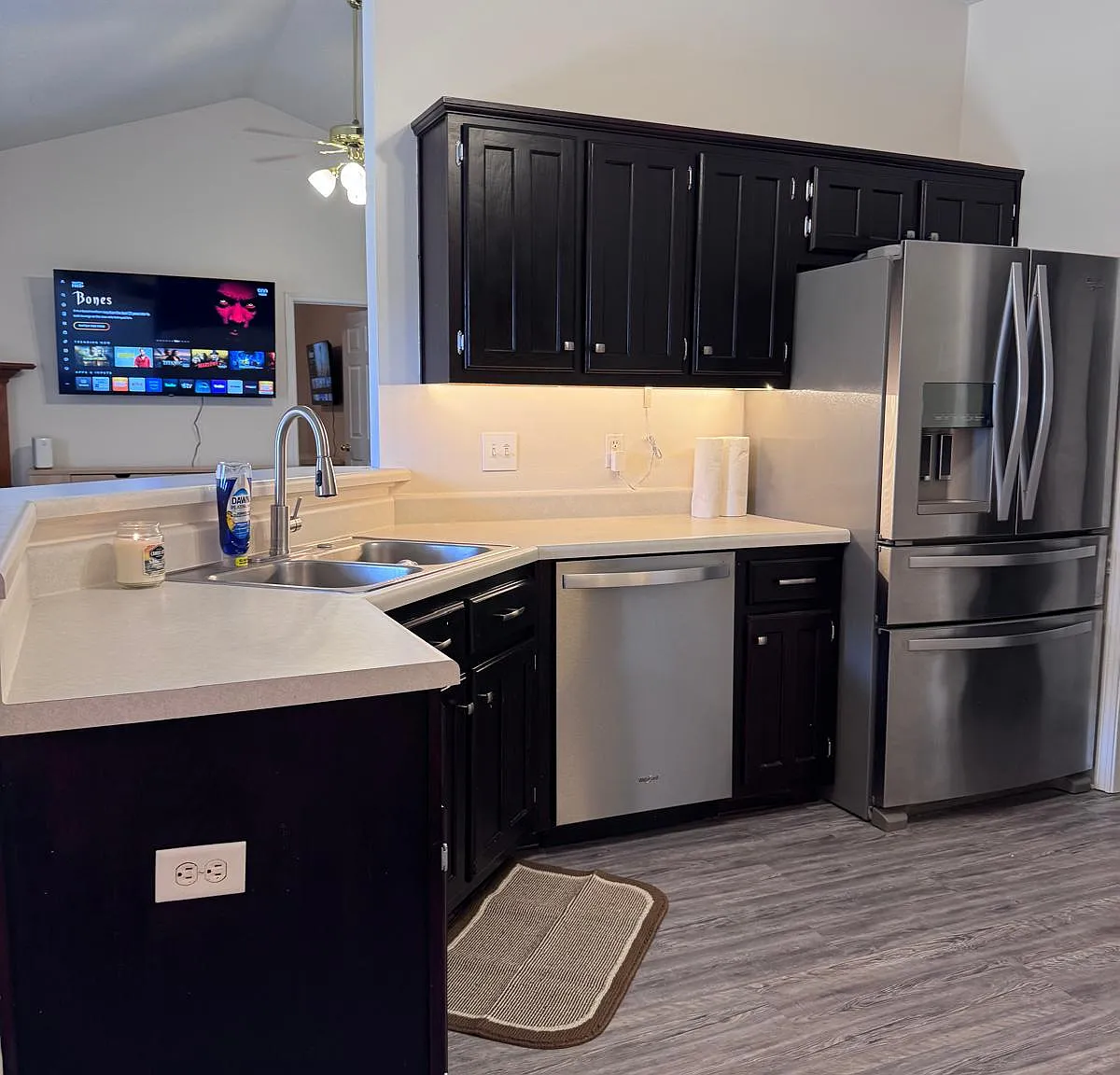 3 bed, 1643 sqft, $6,500 — Photo 2