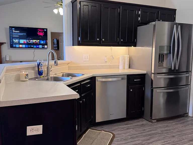 7503 Hunters Hollow Ln — Photo 2