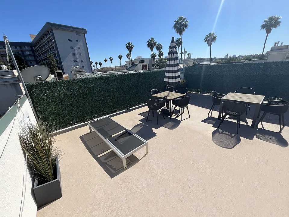 Building Photo 5