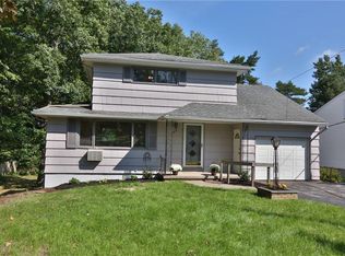 72 Suncrest Dr, Rochester, NY 14609