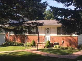 2952 Old Plank Rd, Milford, MI 48381