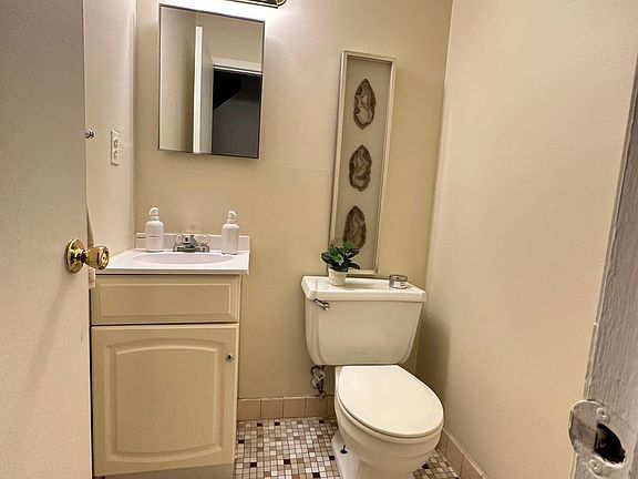 3rd image of 2604 Parrish St #1