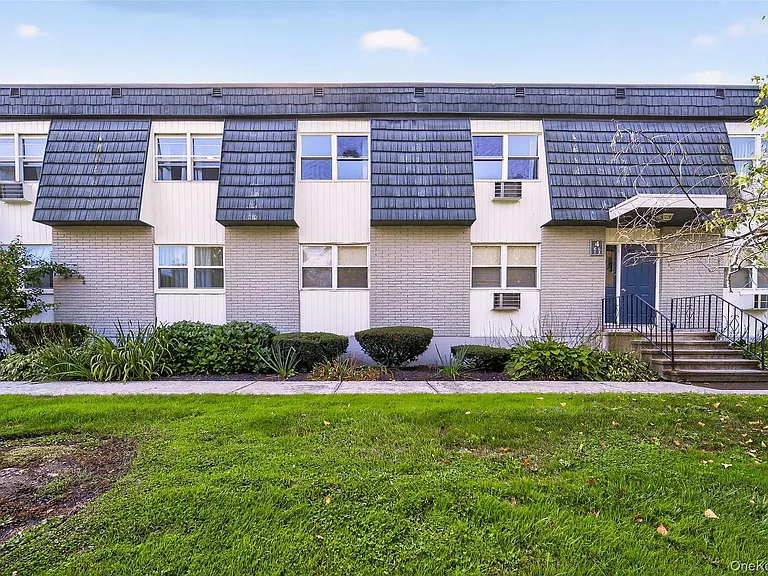 4 White Gate Rd #K — Photo 2